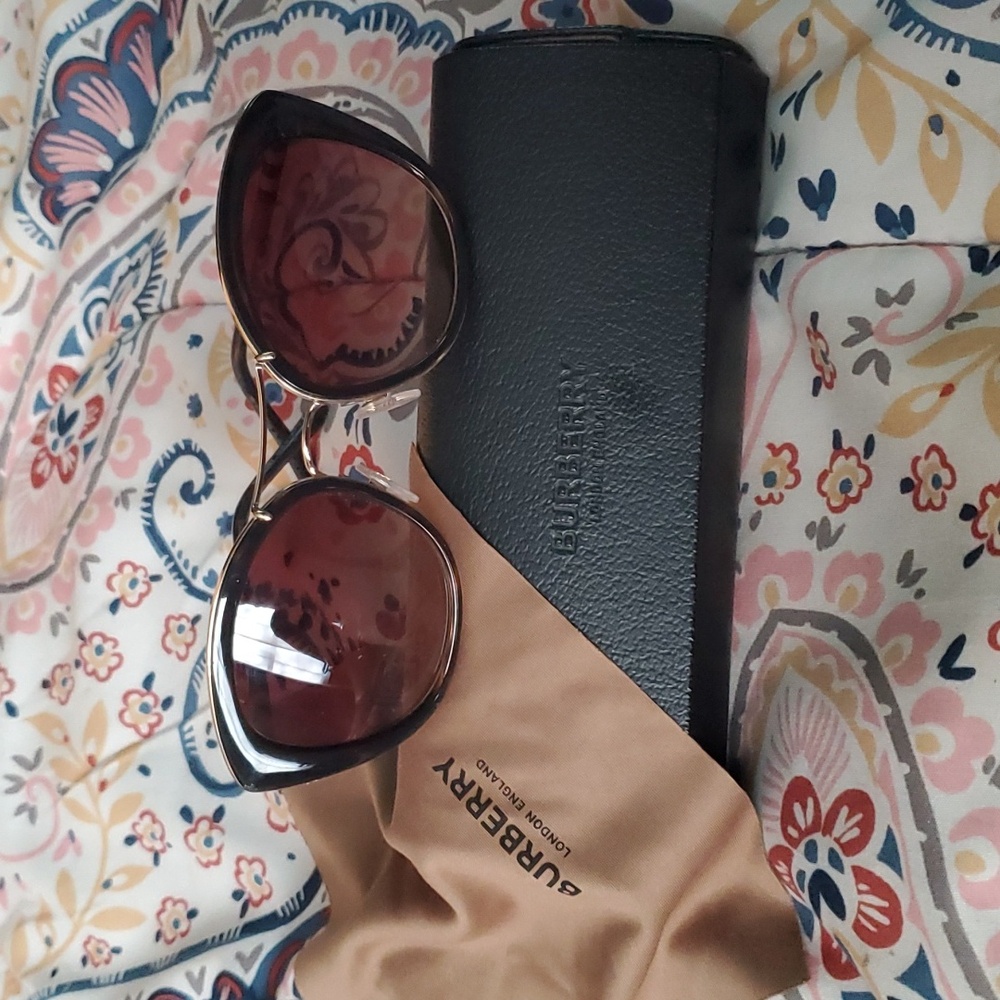 Burberry sunglasses NEW